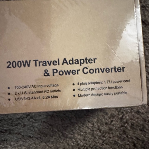 FOVAL Universal Travel Adapter 220V to 110V Voltage Converter with 4-Port NIB - Picture 2 of 10